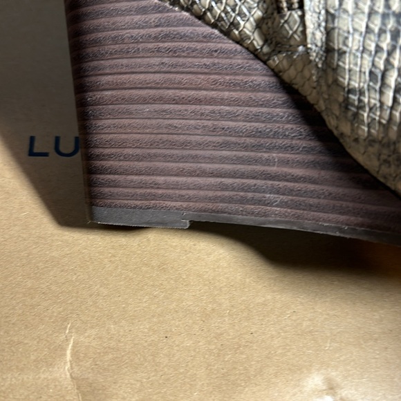 NWT snake print boots - Picture 7 of 7